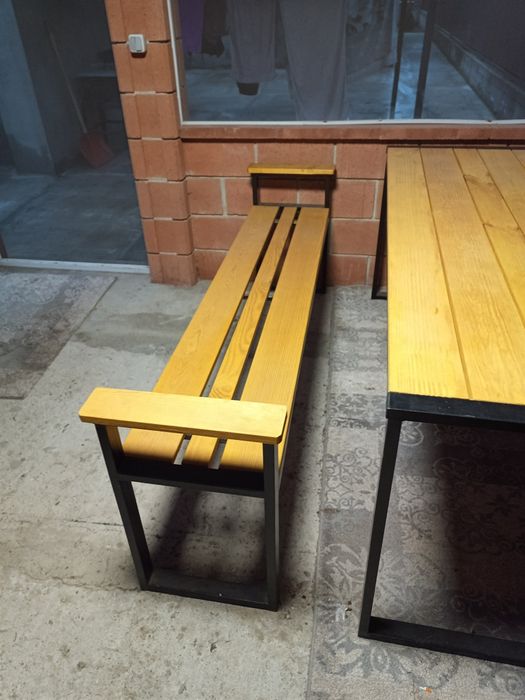 Продам стіл та дві лавки