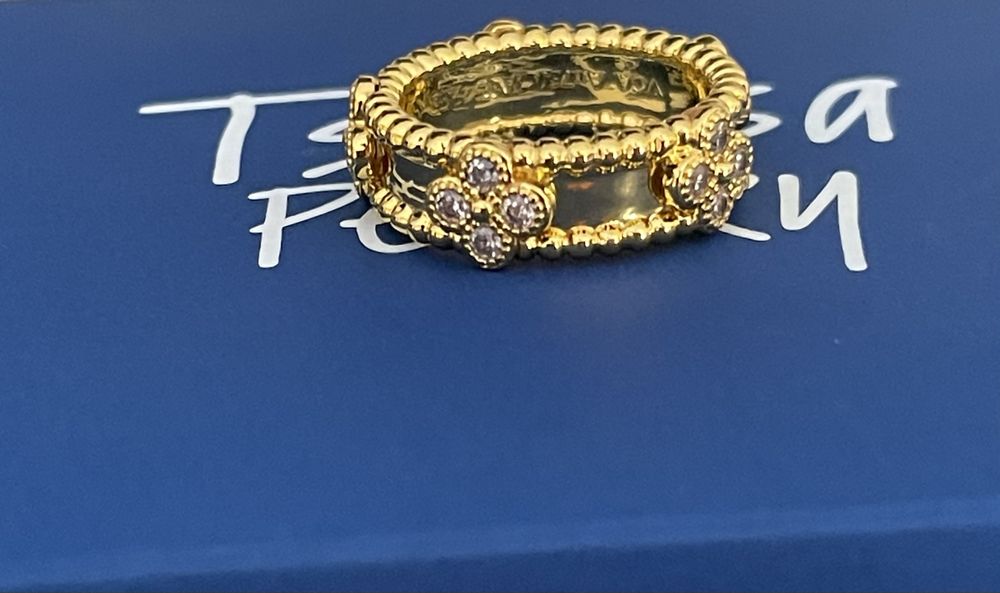 Прикраси конюшина Van Cleef