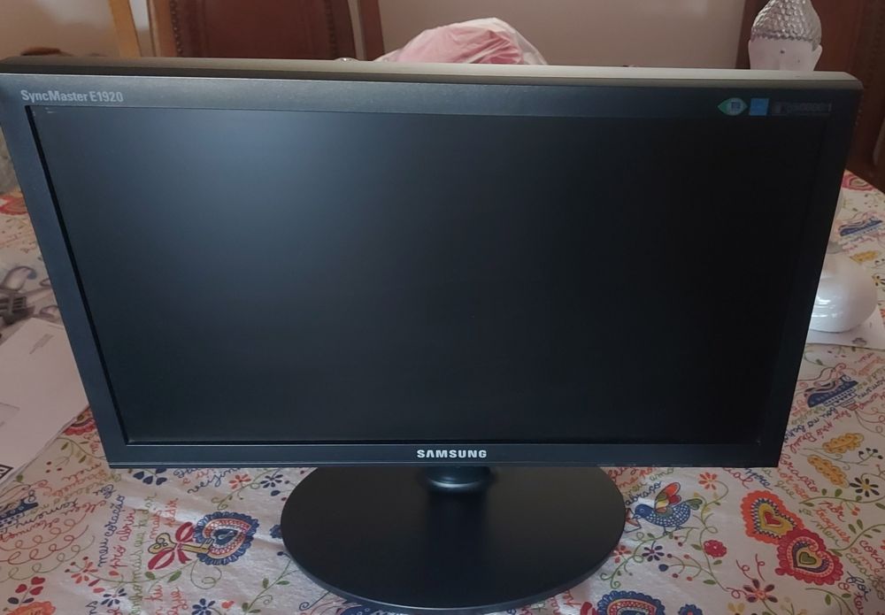 Samsung Screen with HDMI Adapter64409441212929122