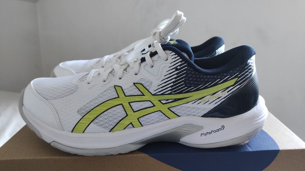 Buty ASICS Beyond FF white/glow yellow do siatkówki rozmiar 41,5