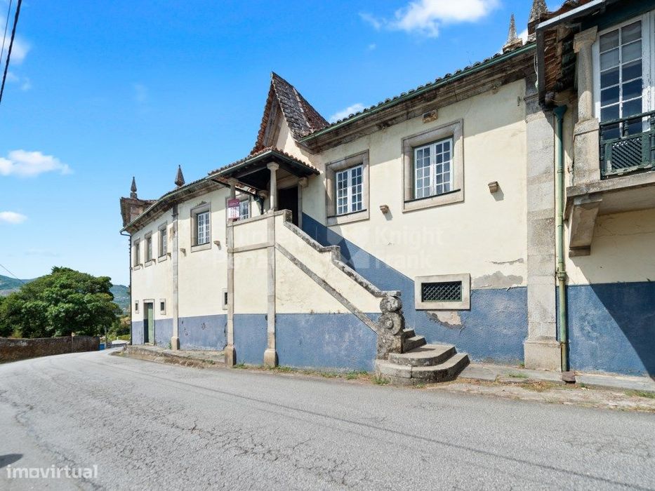 Solar T9 com capela para venda no Douro
