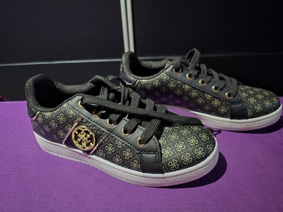 Tenis por estrear. Completamente novos.