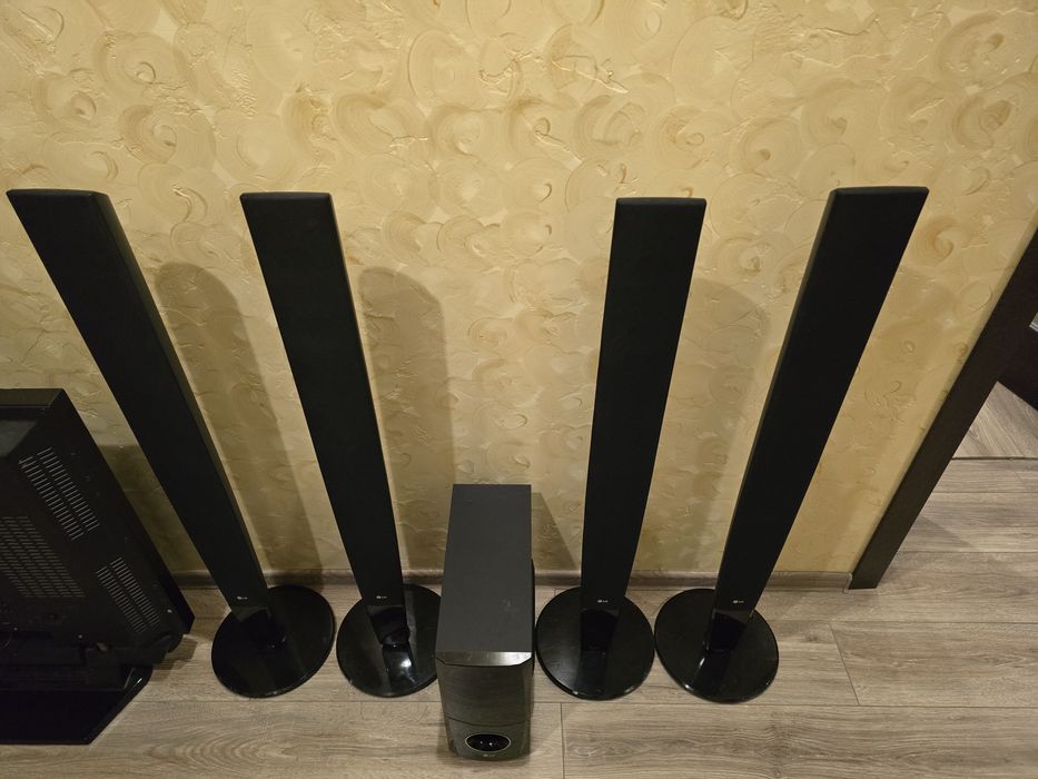 Домашній кінотеатр LG,4 колонки і сабвуфер,без ресівера.