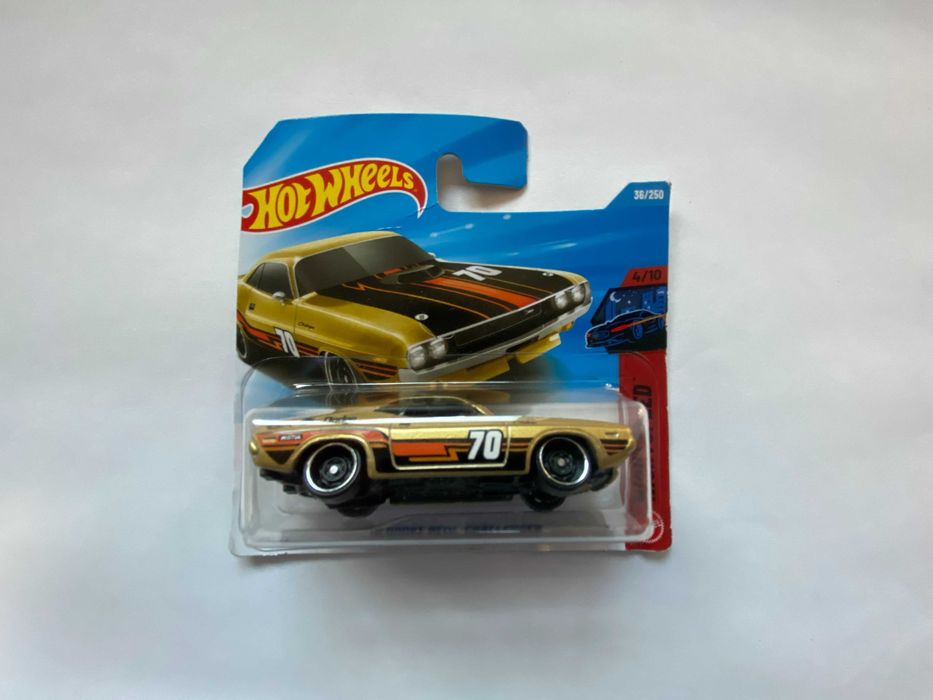 Hot wheels 70 Dodge Hemi Challenger