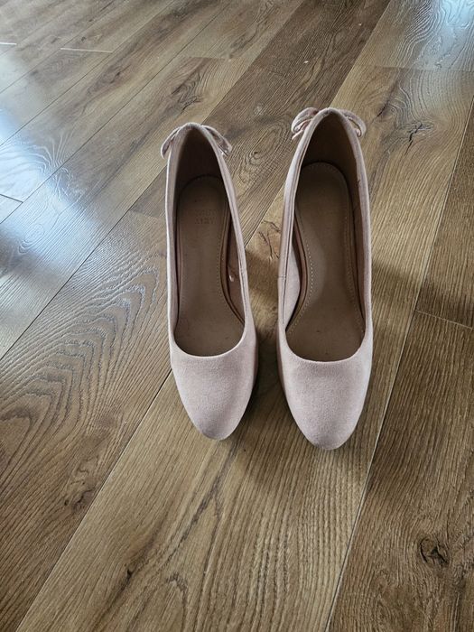 Buty czółenka róż CCC kokardka rozm. 38