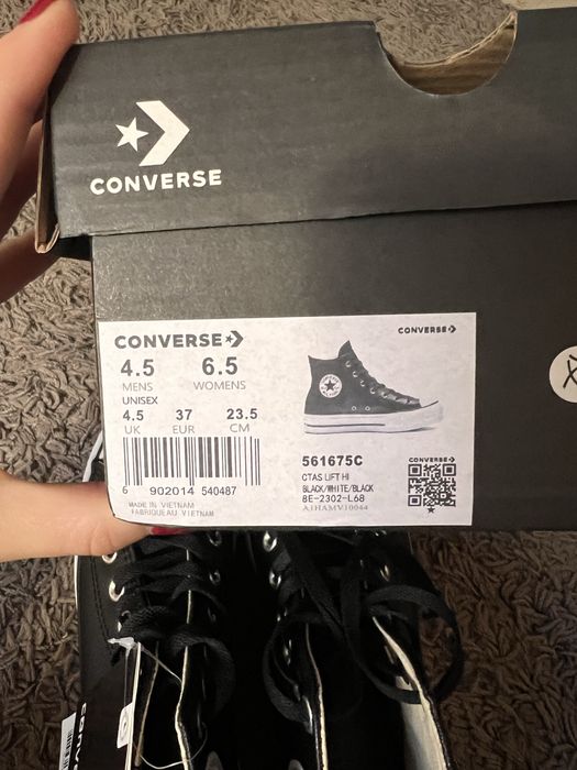 Converse Chuck Taylor pretas pele