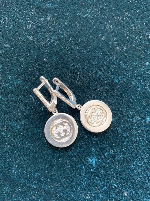 Срібло , сережки , браслети , ланцюжки .