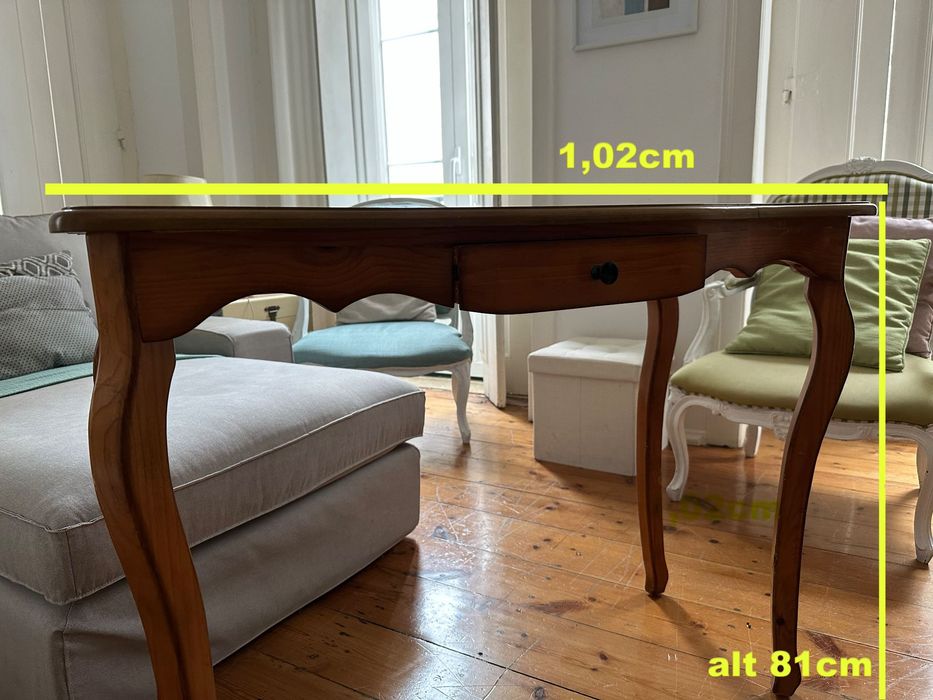 Mesa de madeira vintage com gaveta — excelente estado