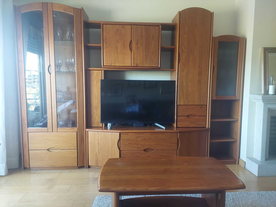 Móvel e Mesa de Sala de Estar