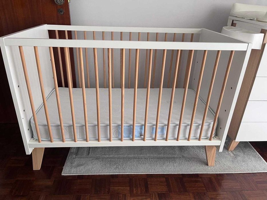 Conjunto Completo ZY Baby – Cama 3 em 1 + Colchão + Cómoda com Banheira