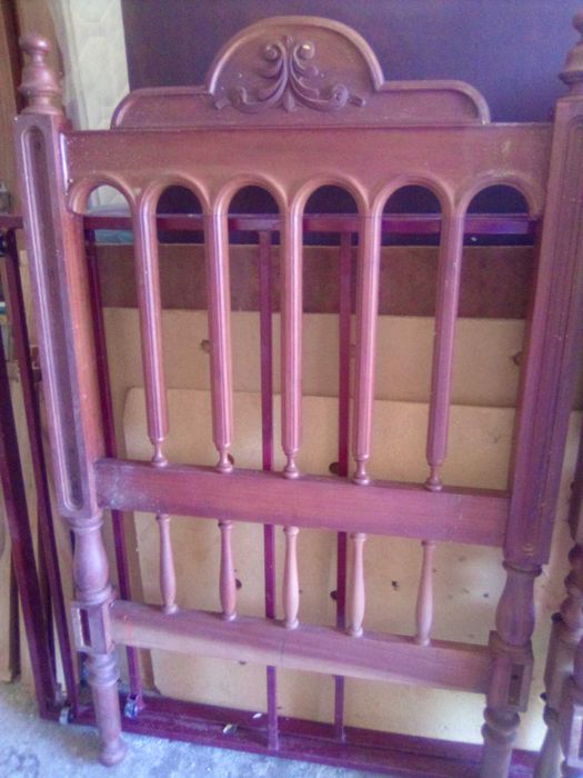 Camas de solteiro normal e corpo e meio