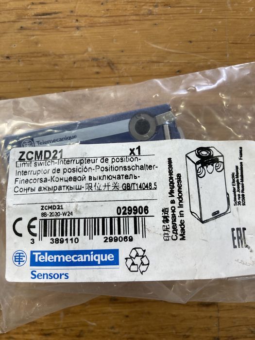 10 x Interruptor de limite Limit Switch 240VAC 5A ZCMD21 Telemecanique64564387757185122