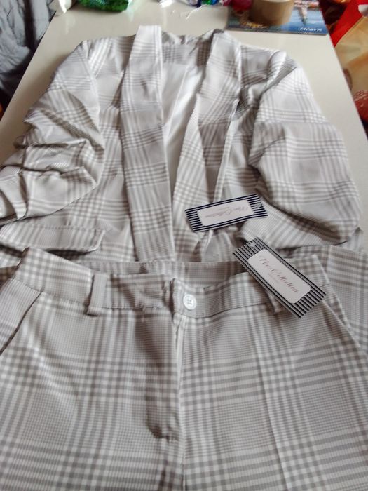 Garnitur damski w kratkę