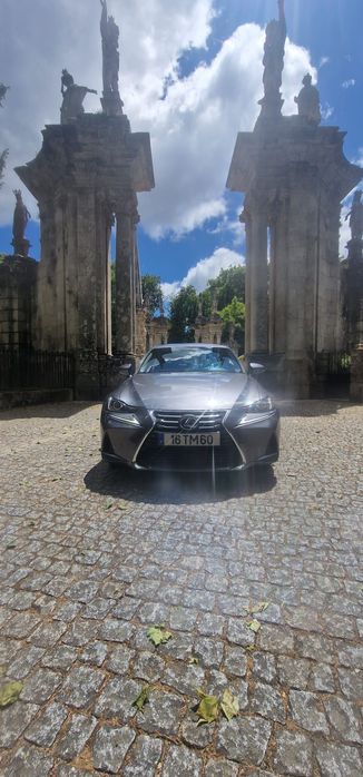LEXUS IS 300h – O Carro dos Seus Sonhos