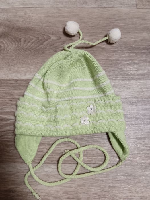 Продам шапку для дівчинки.