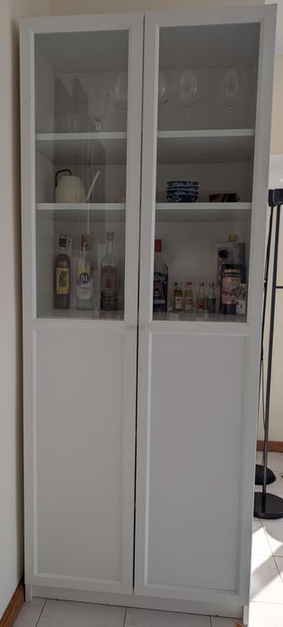 Estante c/painel/portas de vidro, branco