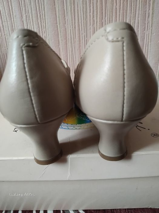 Шкіряні туфлі бренду HOTTER(Англія) 37.5р