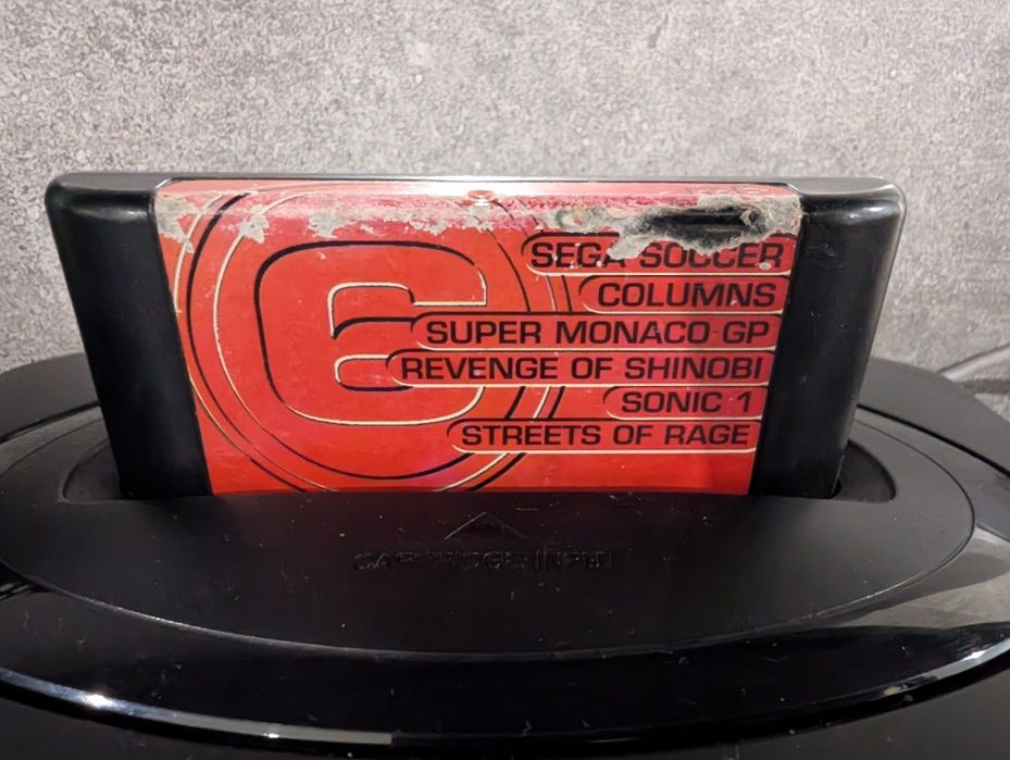 Consola Mega Drive 2 + Comando + 6 jogos