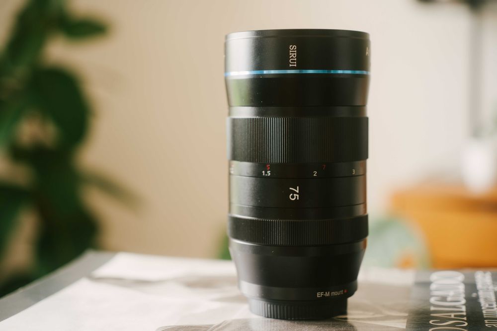 Lente Sirui Anamorphic 75mm f/1.8 1.33x - Canon EF-M