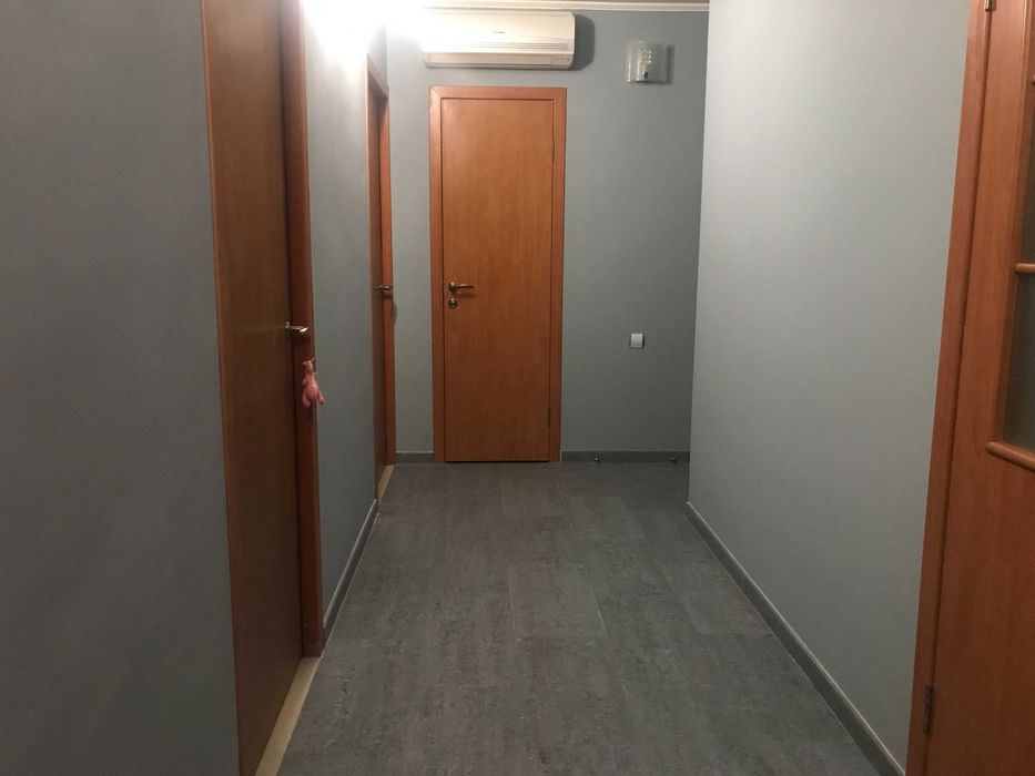 Продаю четырехкомнатную квартиру на Космонавтов. Евроремонт!