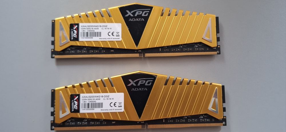 Pamięć RAM ADATA XPG DDR4 8GB (2x4GB) 3200MHz CL16 Złote / Gold
