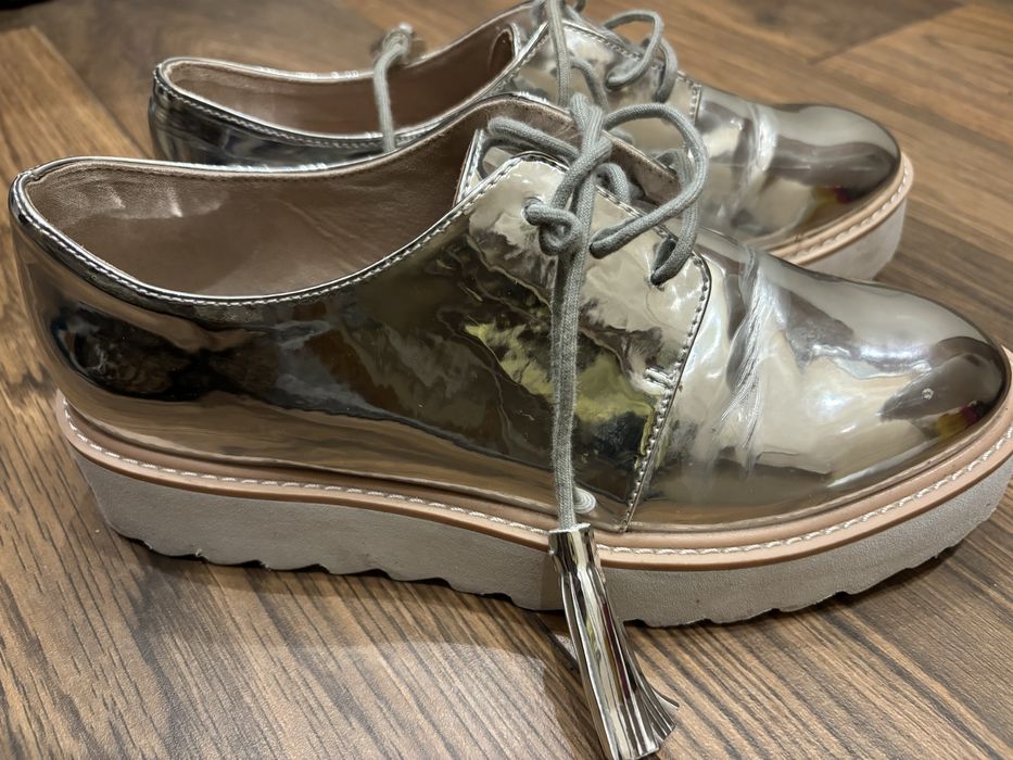 Srebrne Loafersy stradivarius rozm. 37