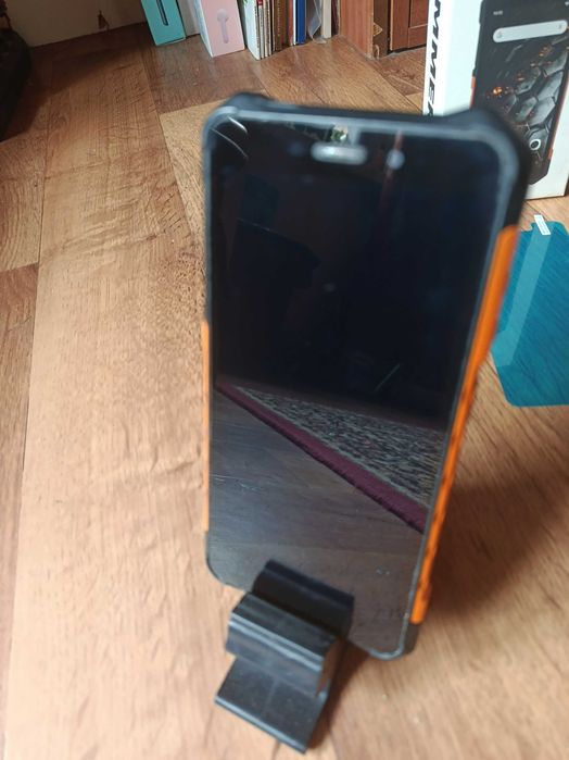 Hammer Iron 3 LTE z ładowarką i pudełkiem - sprawny