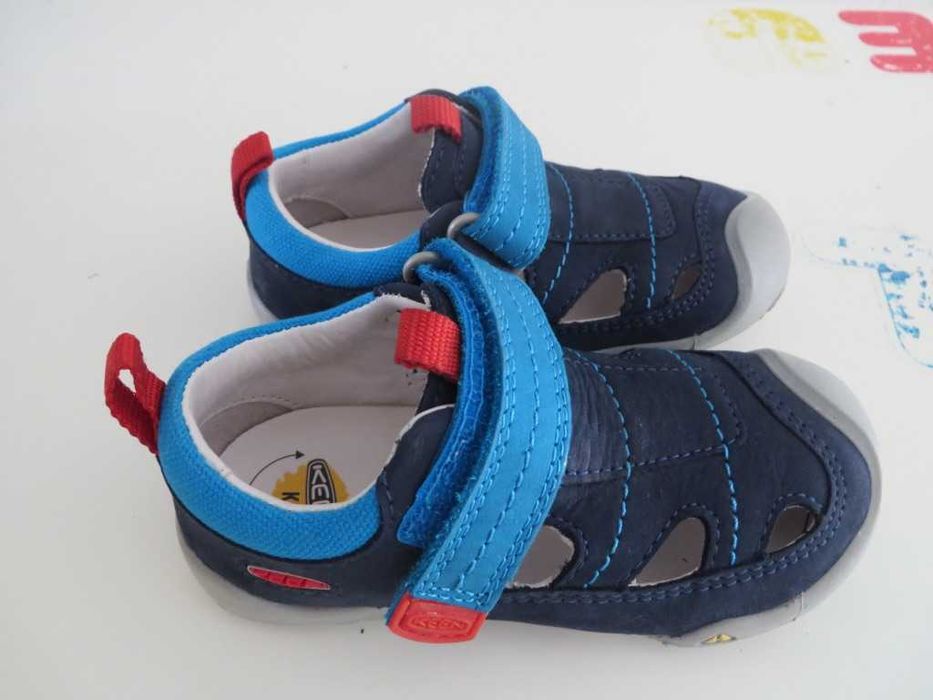 Sandálias Keen primeiros passos, tamanho 23