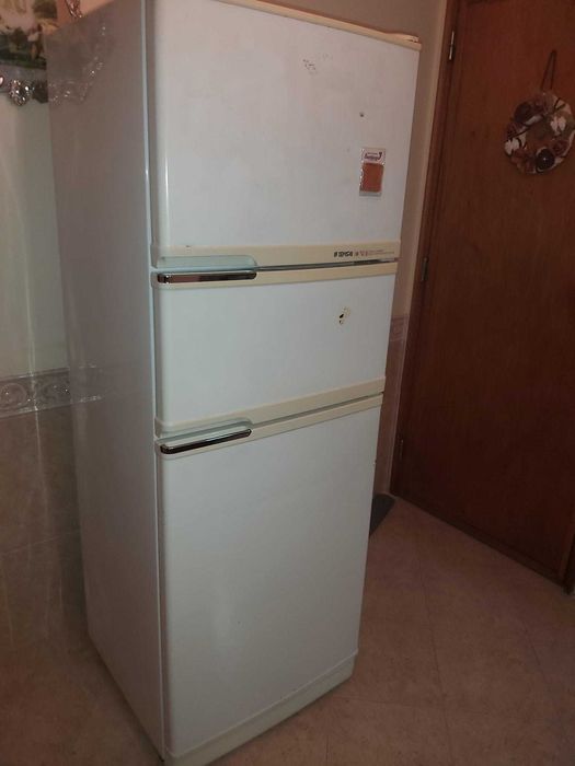 Frigorifico - só funciona congelador ou para peças