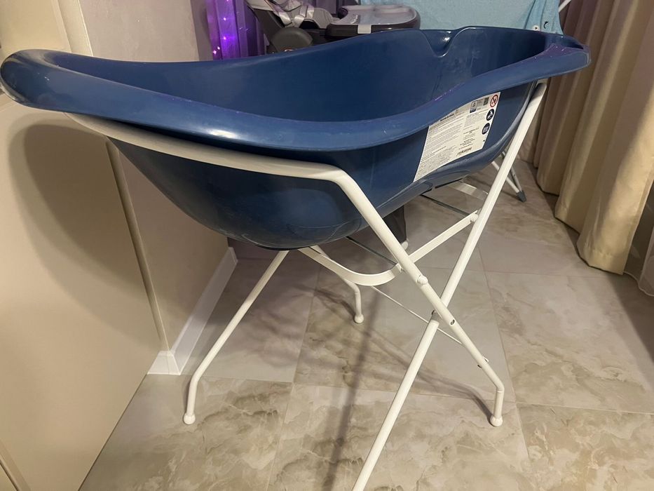 Дитяча ванночка з підставкою