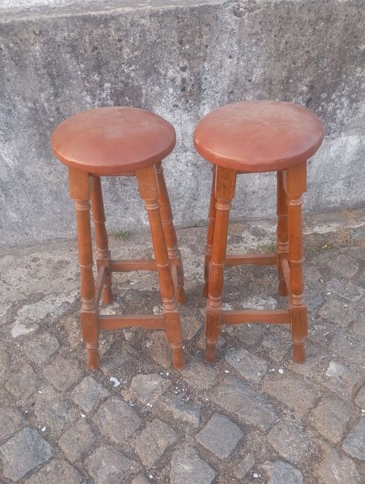 Vendo estes bancos muito bonito bom estado