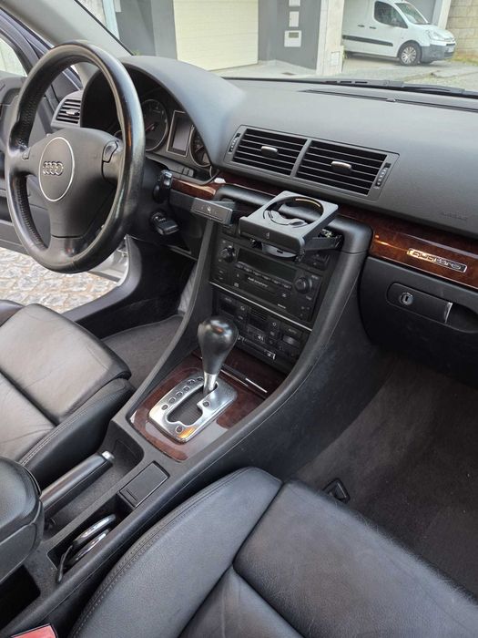 Audi A4 3.0 V6 Quattro – 220 CV | Caixa Automática | Excelente Estado