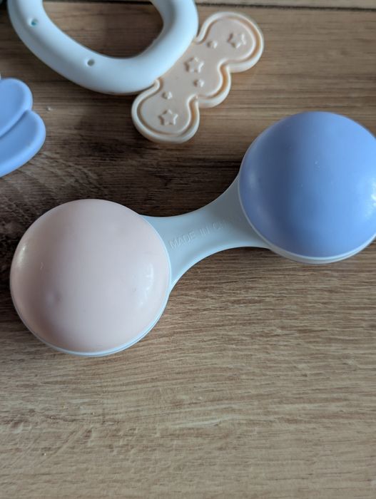 Zestaw gryzaków i grzechotek