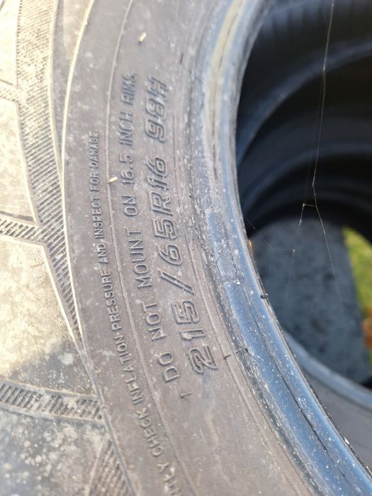 Opony zimowe 215/65/16 cena za całość 200zl