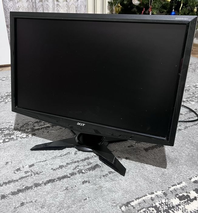 Продам: клавиатуру, монитор, мышку и камеру.