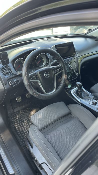 Продам в доброму стані Opel insignil