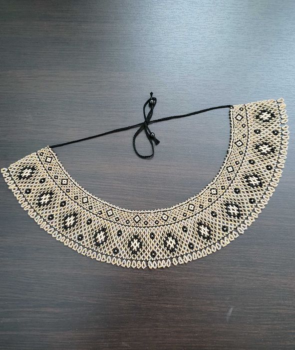 Силянка з чеського бісеру в золотистих відтінках.