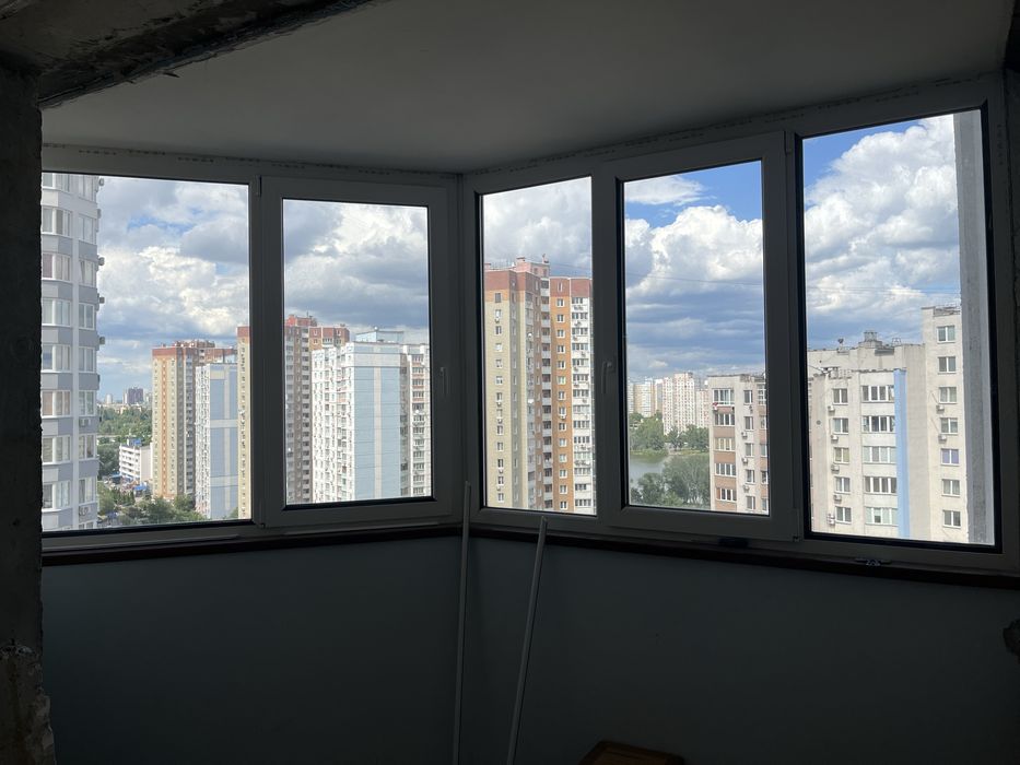 Вікна на балкон б/в