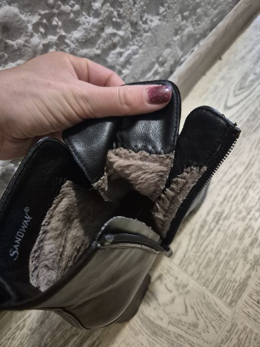 Продам зимние ботинки