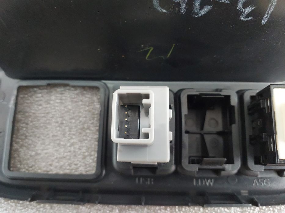 Comando / botão / interruptor multifunções MITSUBISHI Space Star Hatch