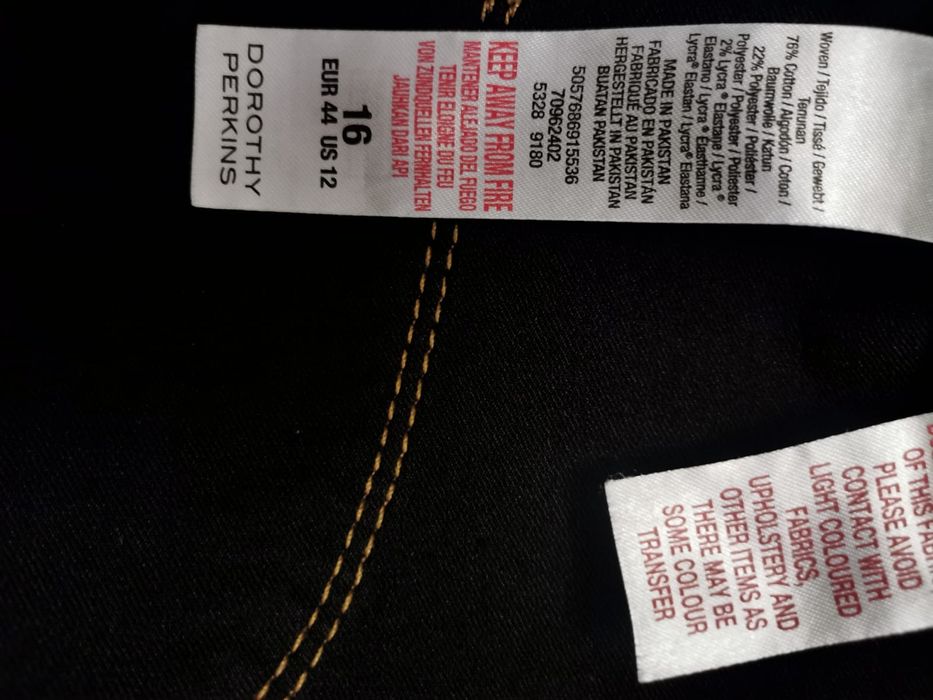 Przyjemne i wygodne jeansy damskie marki Dorothy Perkins