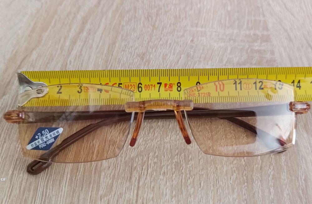 Okulary dwuogniskowe.