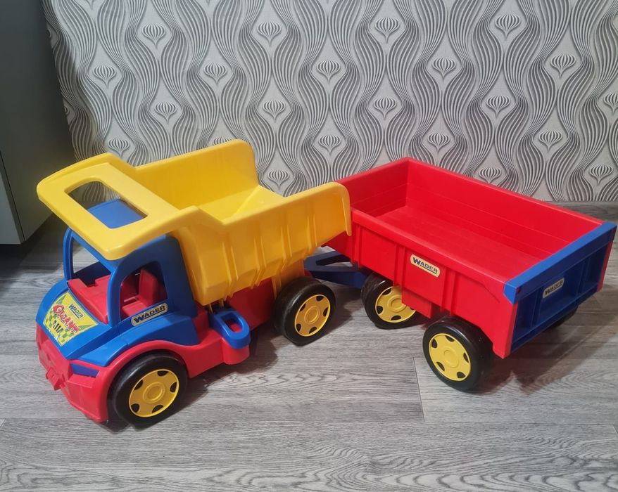 машину Wader Gigant гігант з причепом.