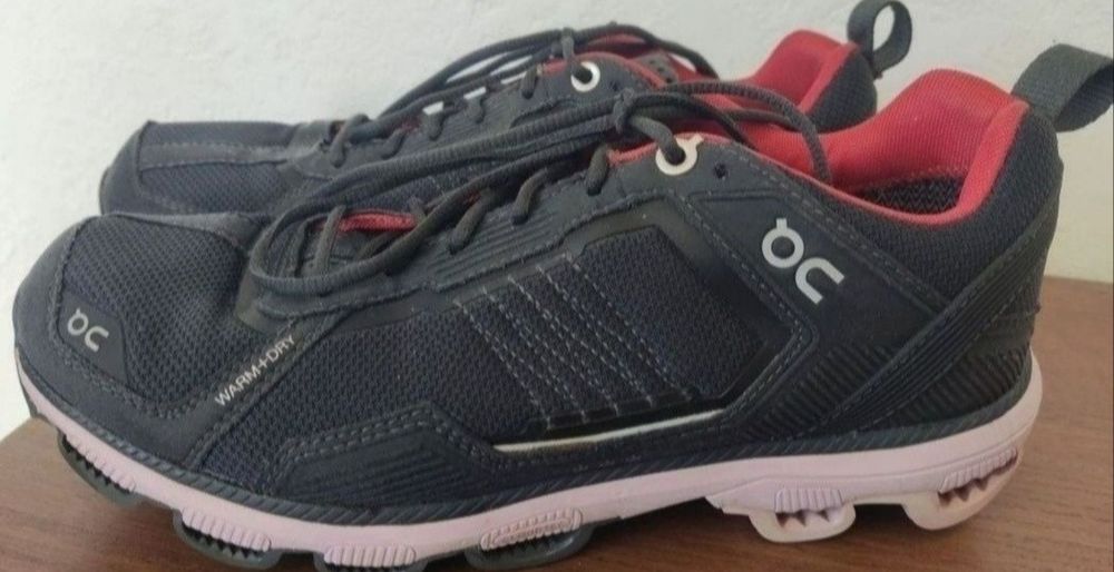 ON Cloud бігові кросівки 39р в ідеальному стані