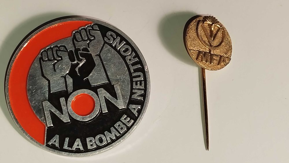 Pins antigos variados