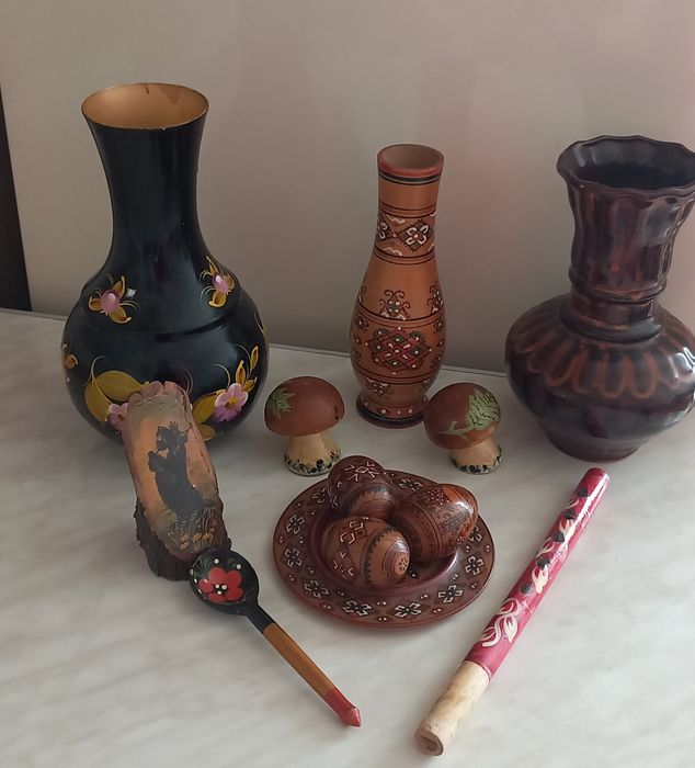 Українська символіка. Вази, яйця пасхальні деревяні, дудка (сопілка)