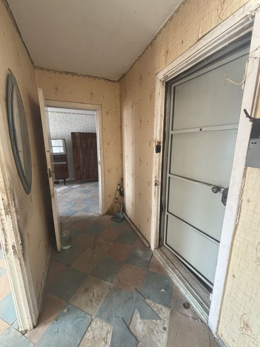 Продам двокімнатну квартиру в центрі під ремонт