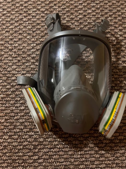 Maska pelnotwarzowa używana z filtramy