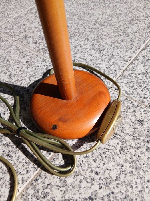 Candeeiros de mesa em madeira