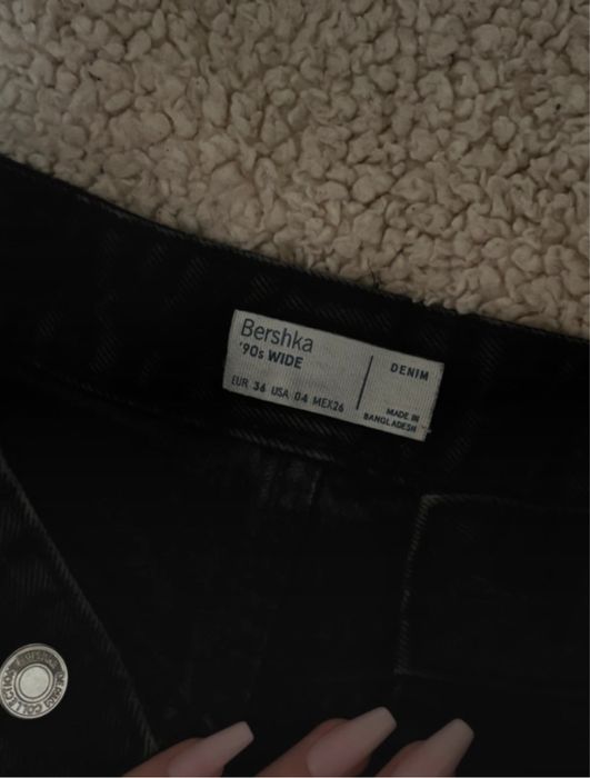 czarne, szeromie jeansy z rozdarciami